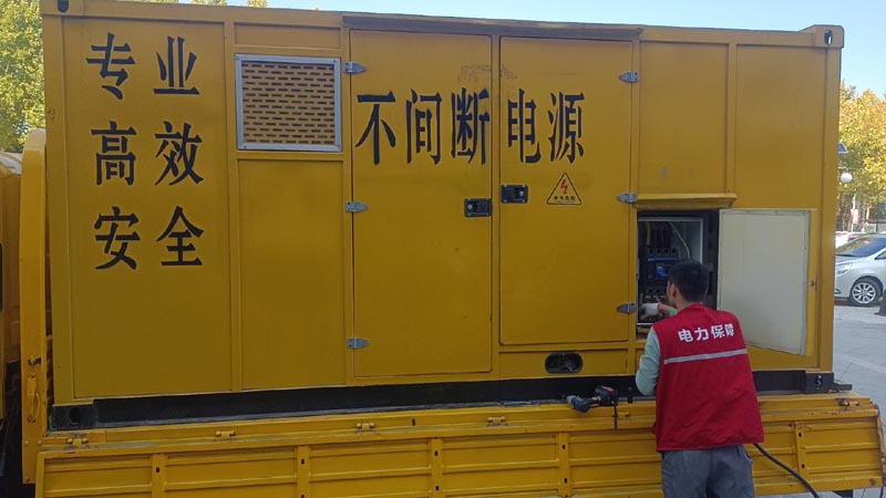 浦北柴油发电机组和UPS电源配合使用时，如何避免切换过程中的电力中断？